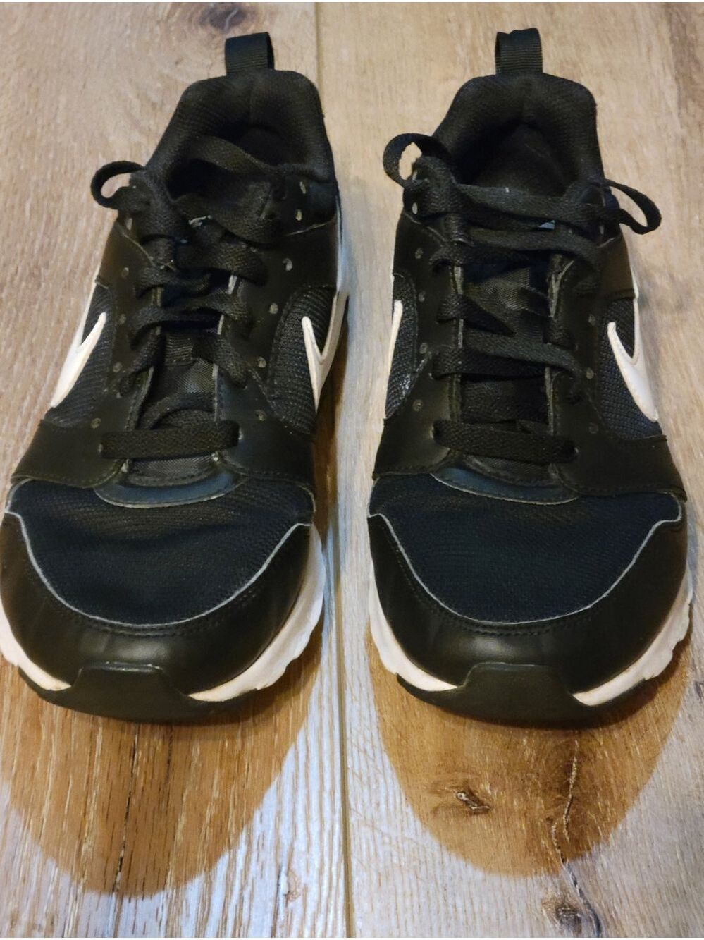 Nike Women's Air Max Motion Black/White - Size 9 - Style 819957-010